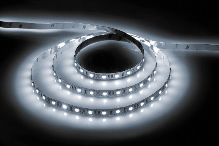 Лента св. Feron 60SMD 12V 3m 6500К c драйв LS606 с адапт с вилк в компл